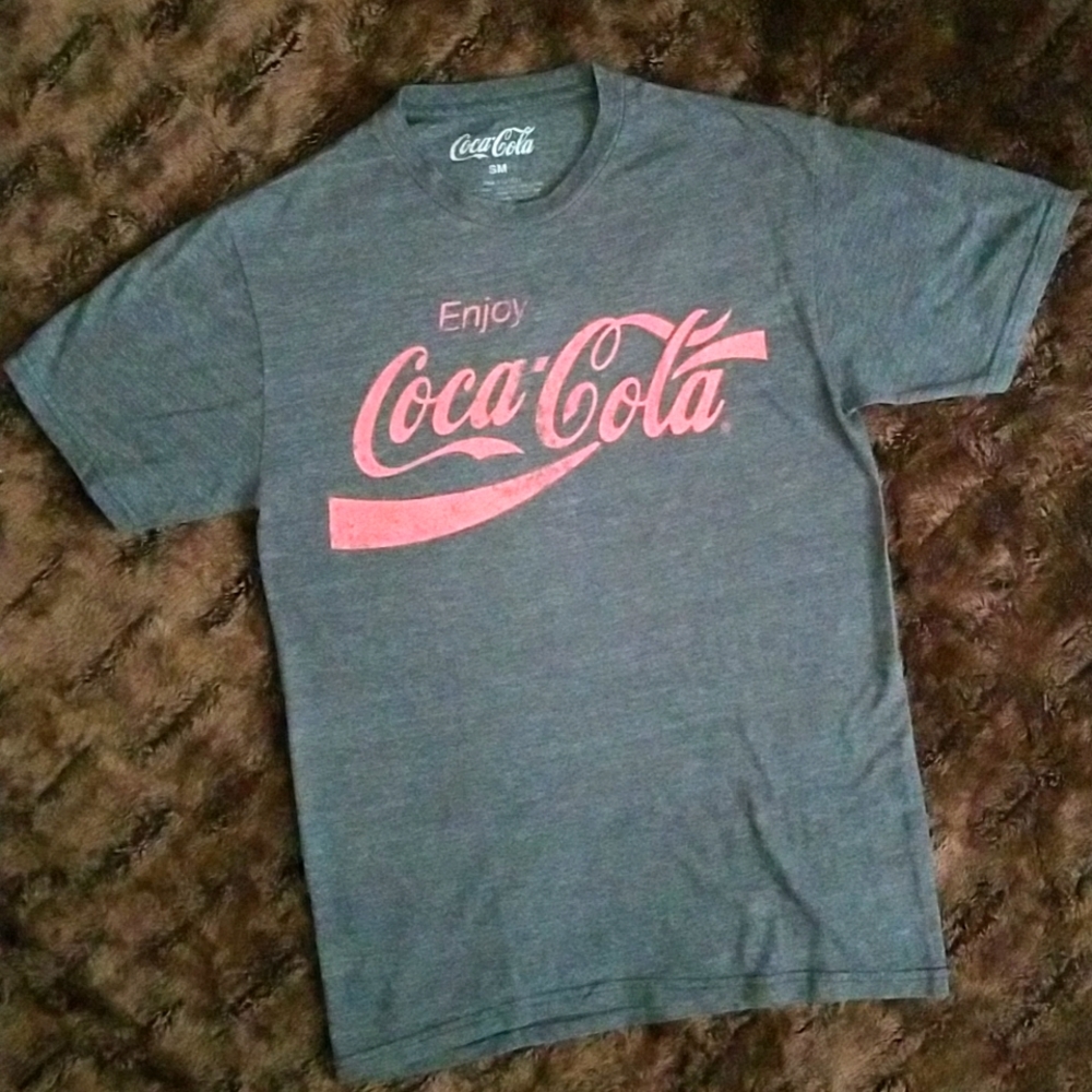 Coca-Cola Men's Gray/Red Logo Crew Neck Short Sleeves T-Shirt  - Size Sm…